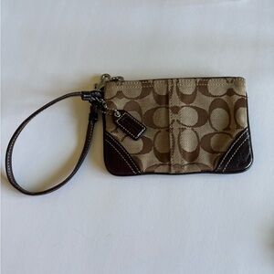 COACH - Vintage Wristlet Brown.